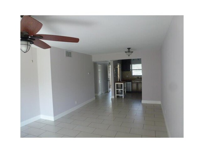 Foto del edificio - 21895 Lake Forest Cir