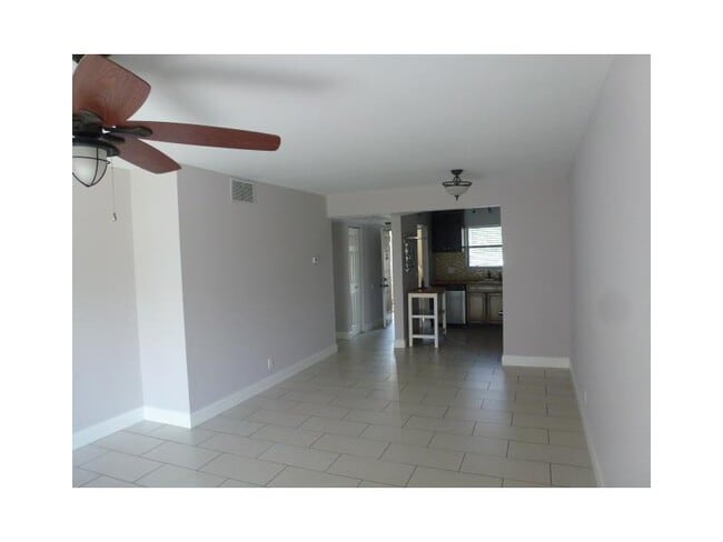 Building Photo - 21895 Lake Forest Cir