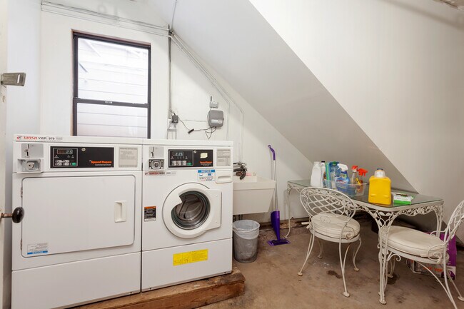 Foto del edificio - 1363 7th Ave