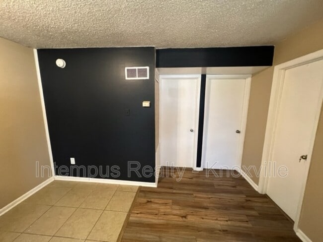 Building Photo - 328 Dahlia Dr