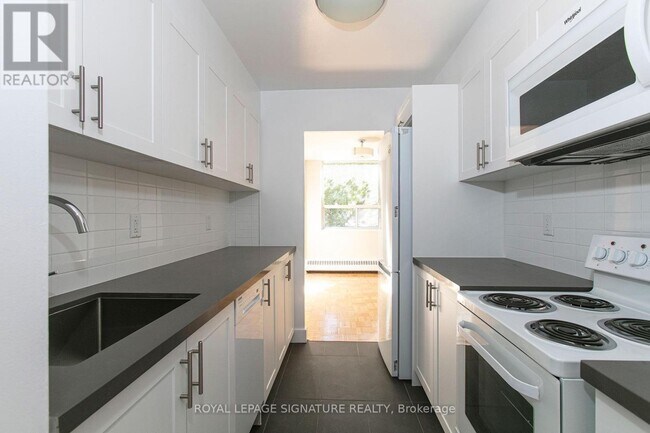 Photo du bâtiment - 490 Eglinton Ave E