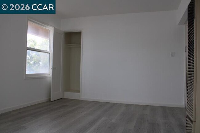 Foto del edificio - 4010 Macdonald Ave