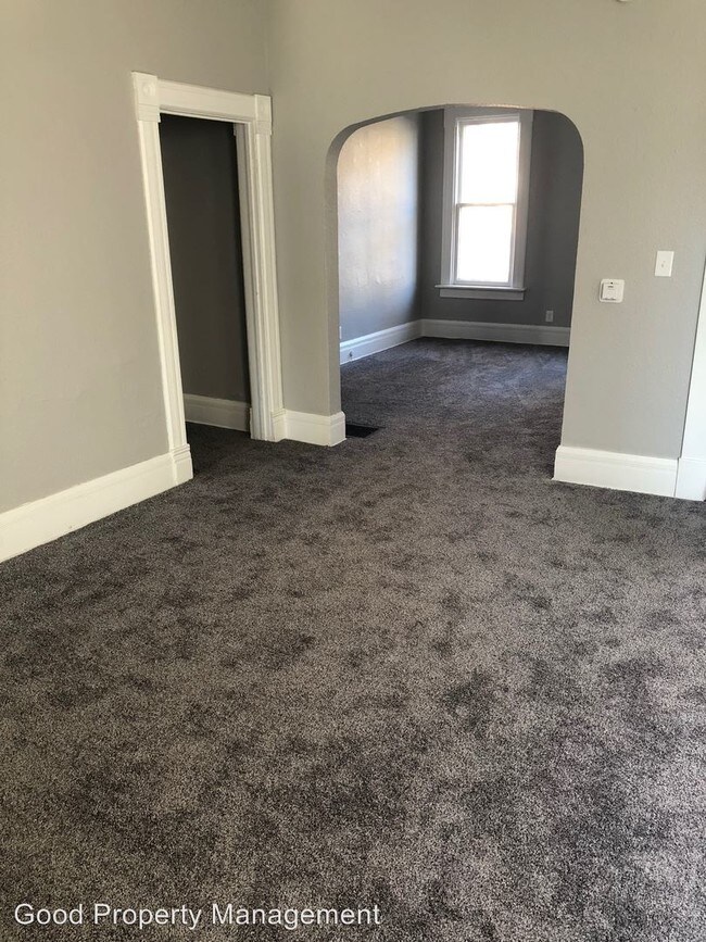 Foto del edificio - 1335 W 8th St