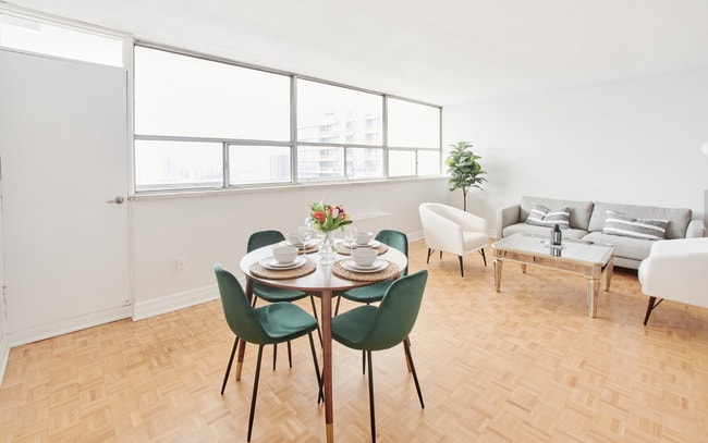 Photo du bâtiment - RENOVATED 2BD 1 Bathroom in PRIME ETOBICOKE