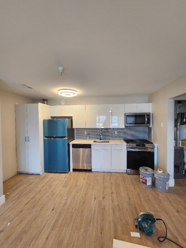 Primary Photo - 126 N American Dr