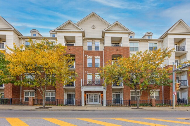 Building Photo - 350 W Elm St