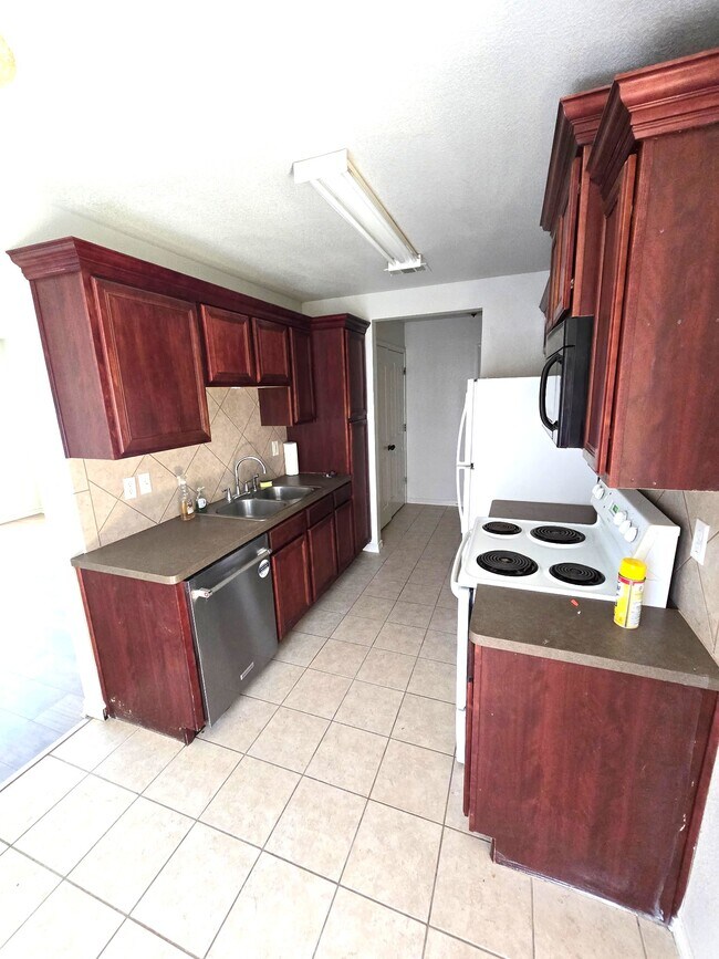 Foto del edificio - 6534 Westwood Village Dr