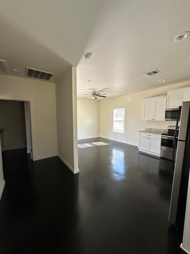 Foto del edificio - 509 W Burton St