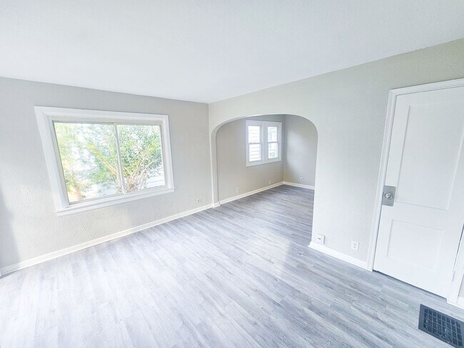 Foto del edificio - 3247-3247 Winthrop Ave