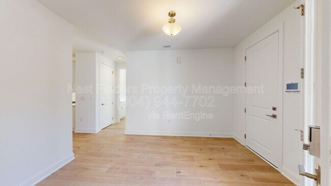 Foto del edificio - 156 Latham Dr