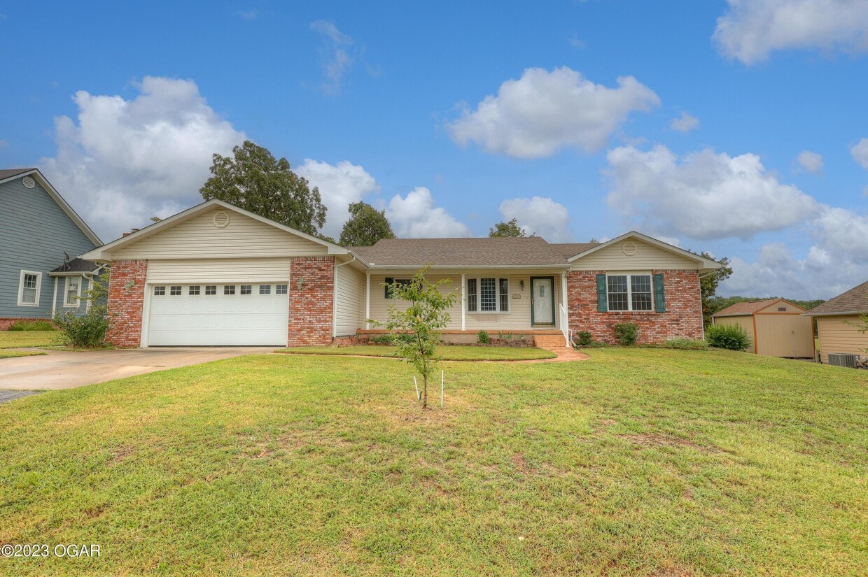 304 Lakeview Ln, Carl Junction, MO 64834 Condo for Rent in Carl