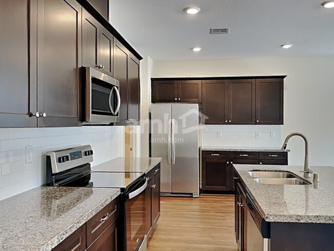 Building Photo - 5855 Petronius St