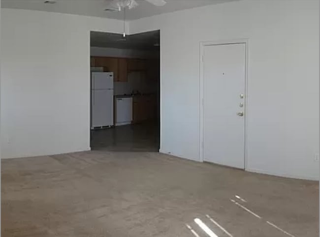 Livingroom - 400 W Dale Ave