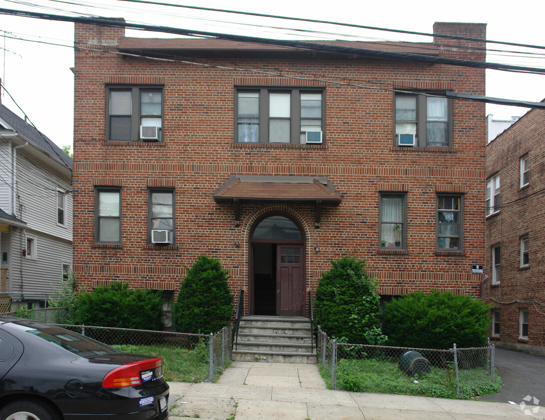 Primary Photo - 435 Main St