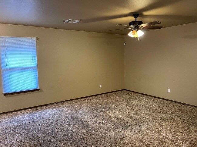 Foto del edificio - 3 bed room, 2 baths with a 2 car garage fo...