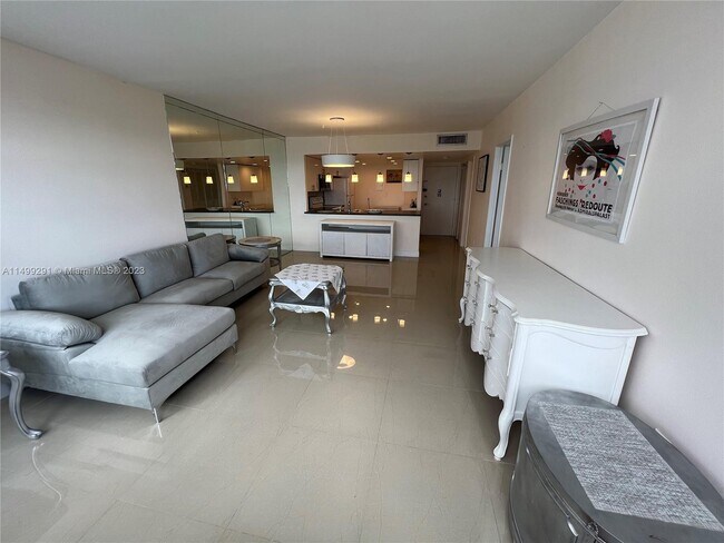 Building Photo - 1351 NE Miami Gardens Dr