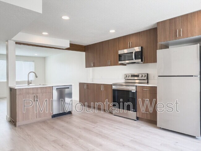 Photo - 945 S Main St Apartment