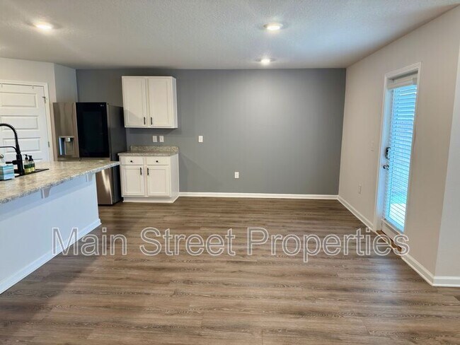 Building Photo - 5260 Peach Dr