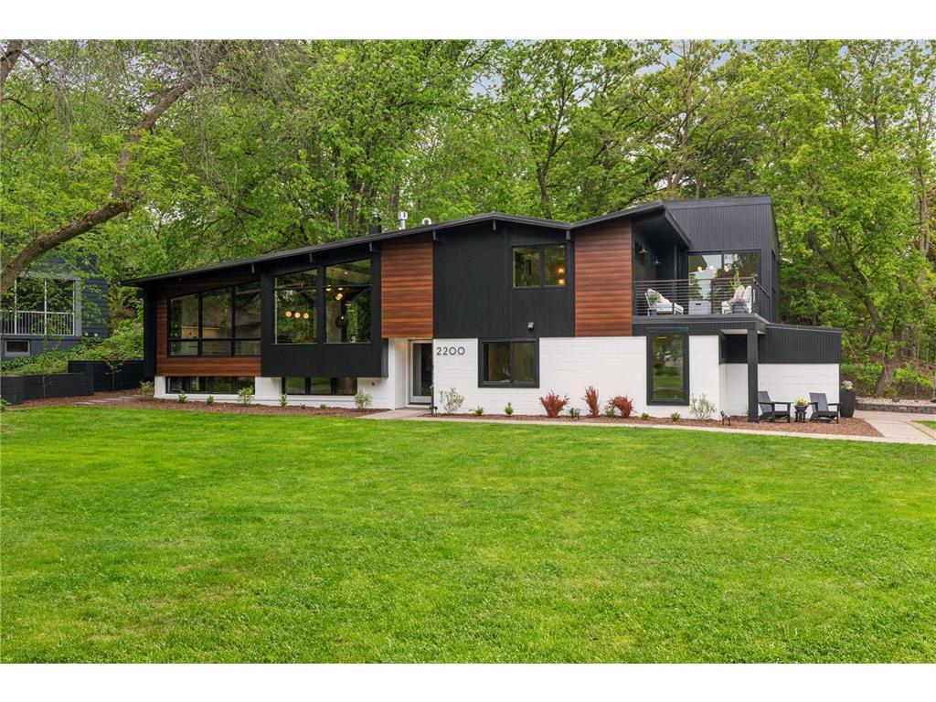 Foto principal - 2200 Drew Ave S