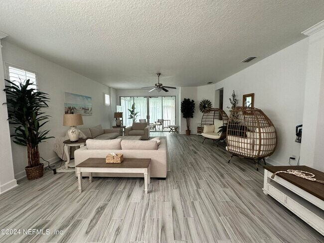 Building Photo - 289 Palm Breeze Dr