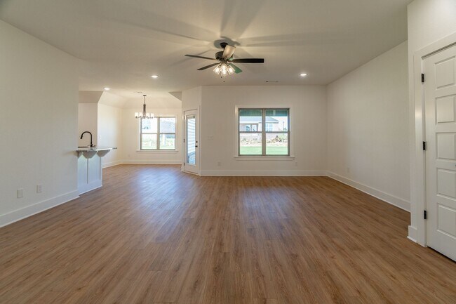 Foto del edificio - LIKE NEW 3-bedroom 2 bath Home in Prairie Grove!! FENCED YARD INCLUDED!