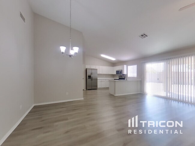 Foto del edificio - 13261 W Paradise Ln