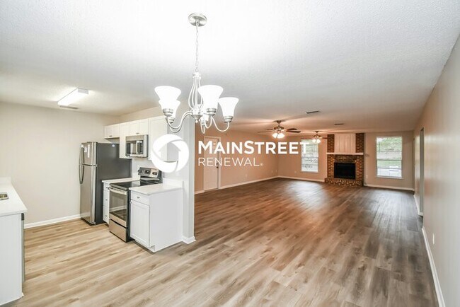 Foto del edificio - 3 Bedroom Pet-Friendly Home in orange park, FL with Main Street Renewal