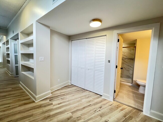 Pasillo - 456 Bingaman St
