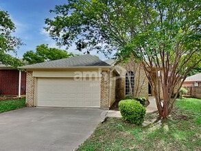 Building Photo - 3853 Kirby Dr