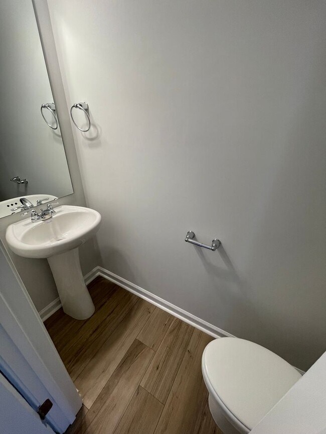 Foto del edificio - Charming 3 Bedroom Home Located in Raleigh