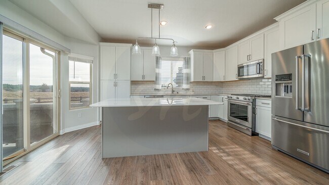 Building Photo - Beautiful Rancher with 3 Car Garage in Fly...