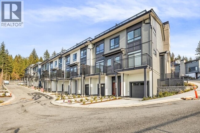 Building Photo - 3535 Highland Dr