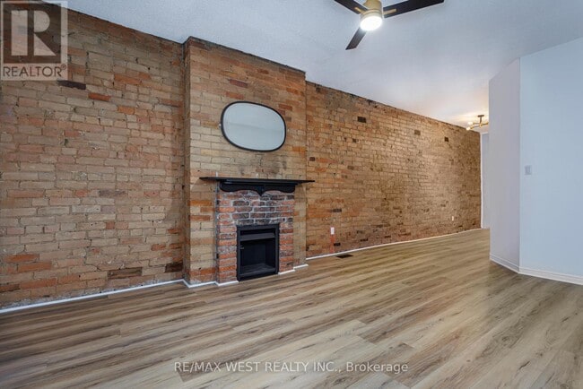 Building Photo - 105 Sunnyside Ave