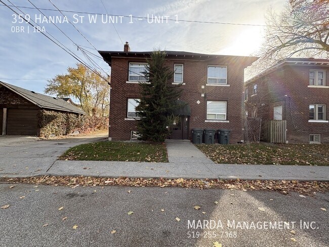 Photo du bâtiment - COZY BACHELOR NEAR DOWNTOWN WINDSOR + HYDRO & GAS