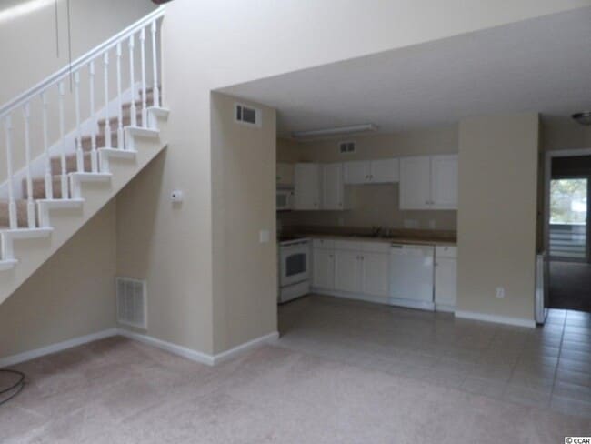 Building Photo - 400 Cambridge Cir