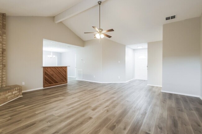 Building Photo - 7411 Skylight Ln