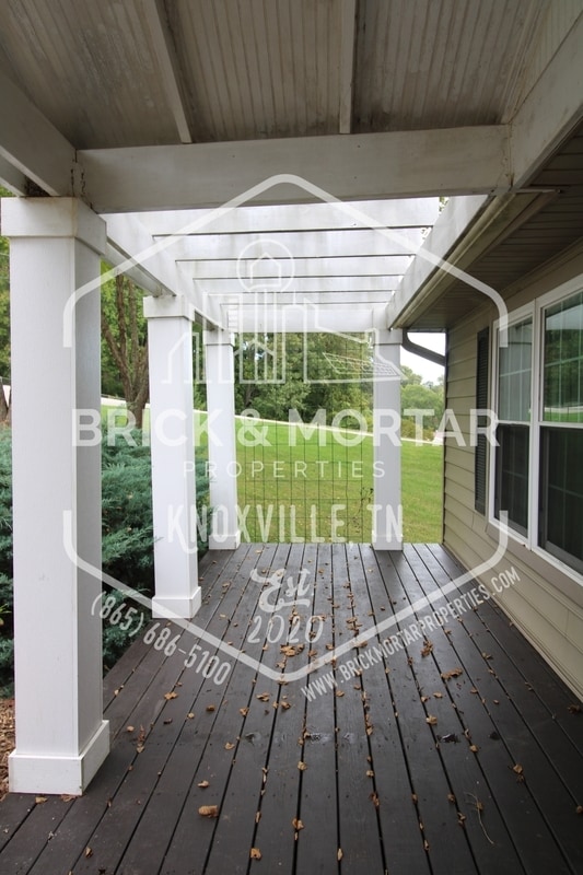 Building Photo - 1400 Mt Vista Dr
