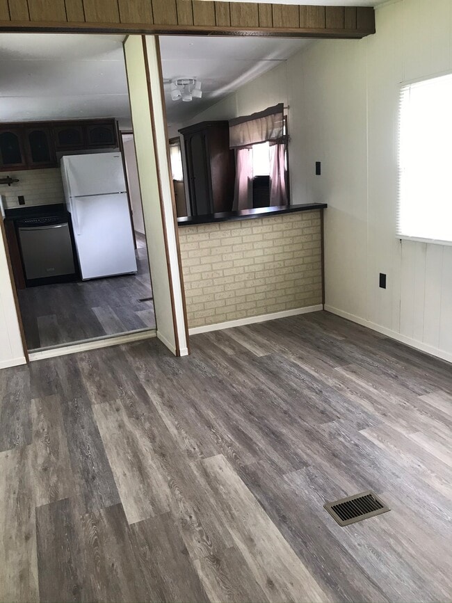 Building Photo - 208 Bee Ridge Rd