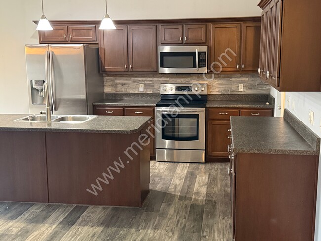 Building Photo - 473 Greenpointe Pkwy