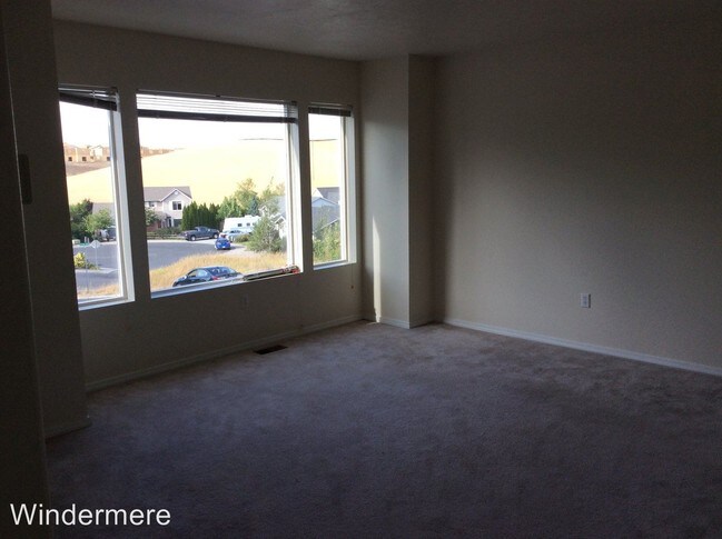 Building Photo - 3 br, 2.5 bath House - 2430 NW Granite Court