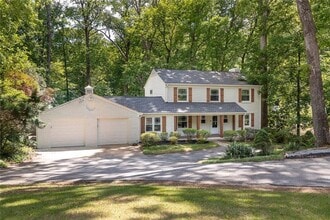 Building Photo - 445 Forest Hills Dr