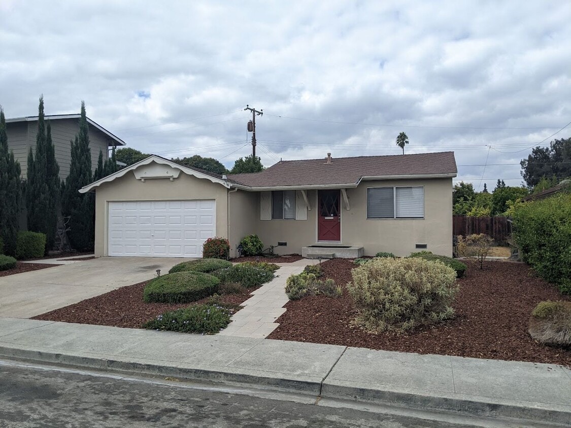 SANTA CLARA - updated 4 bedroom home - SANTA CLARA - updated 4 bedroom home