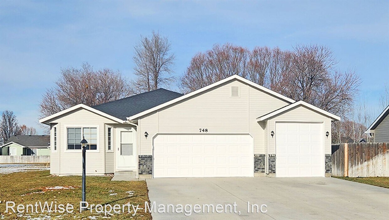3 br, 2 bath House 748 W Clark Ave House Rental in Nampa, ID