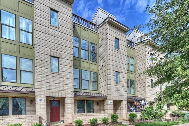 Foto del edificio - 1555 Duckworth Ave