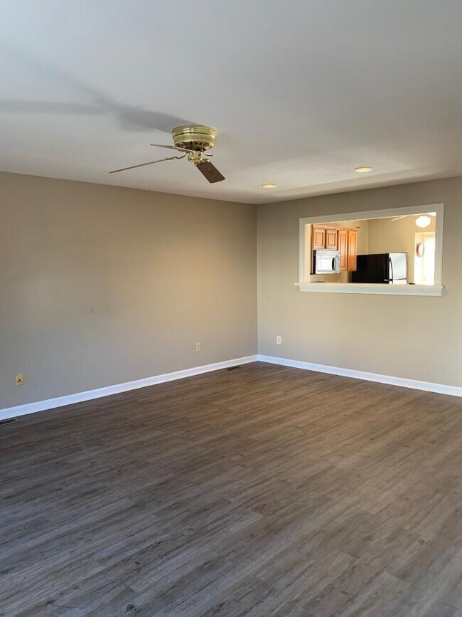 Building Photo - 3907 Kenesaw Dr