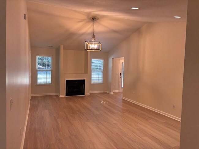 Building Photo - 83 Birkshire Way