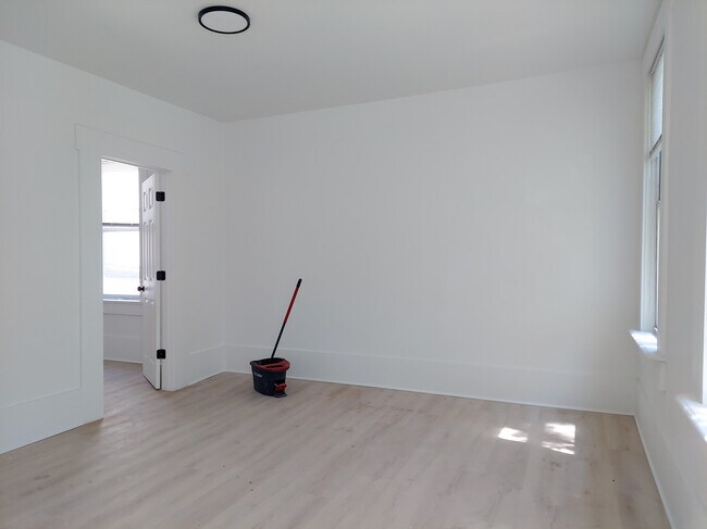 Foto del edificio - 2301 N Leavitt St