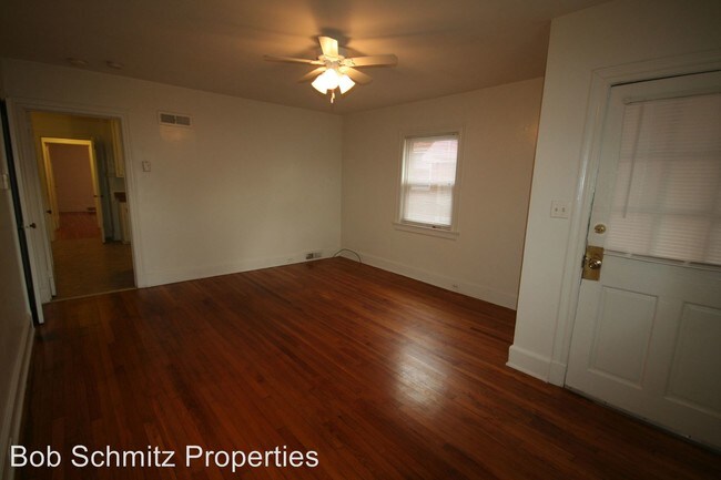 Building Photo - 1406 W Chapel Hill St