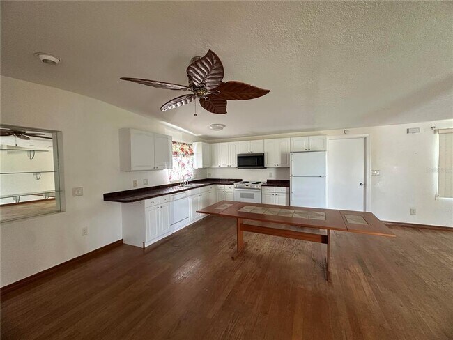 Foto del edificio - 11806 104 Ln N