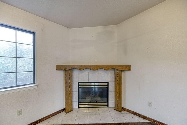 Building Photo - 3359 Billings Dr